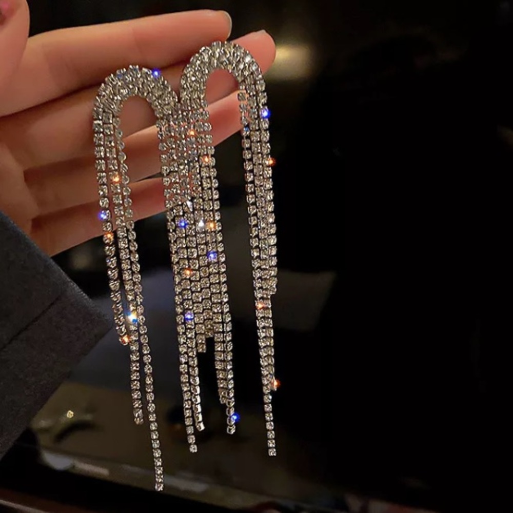 🌟 Long Tassel Rhinestone Earrings